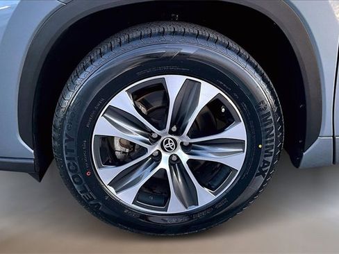 Used 2023 Toyota Highlander XLE image 28