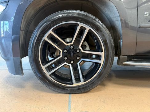 Used 2017 Chevrolet Suburban Premier AWD/4WD image 8