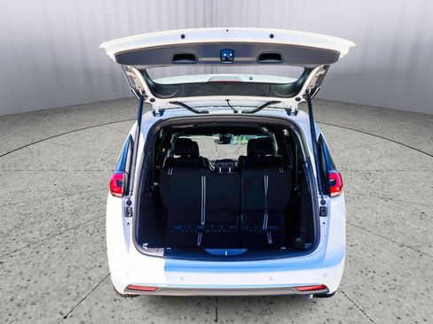 New 2027 Chrysler Pacifica Select FWD image 8