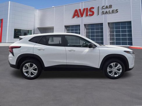 Used 2025 Chevrolet Trax LS FWD image 5