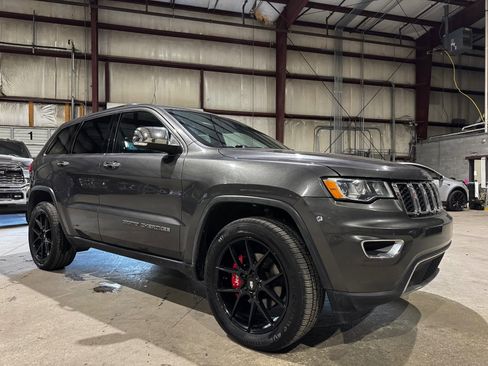 Used 2017 Jeep Grand Cherokee Limited image 1