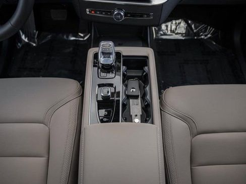 New 2026 Volvo XC90 B6 Plus w/ Protection Package Premier image 26