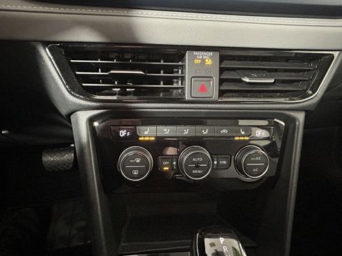 Used 2024 Volkswagen Taos SE image 29