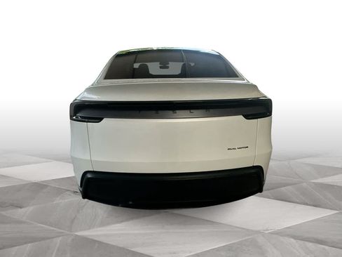 Used 2026 Tesla Model Y AWD image 7