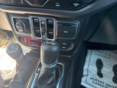 Used 2025 Jeep Wrangler Unlimited Rubicon AWD/4WD image 22