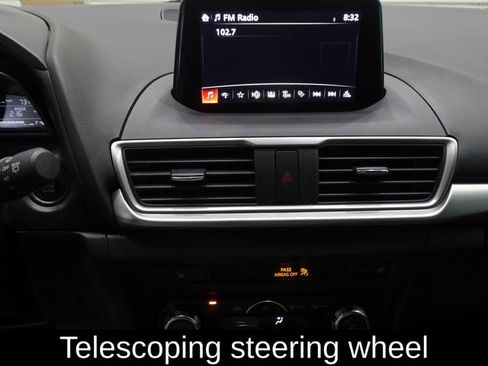 Used 2018 MAZDA MAZDA3 Touring image 16