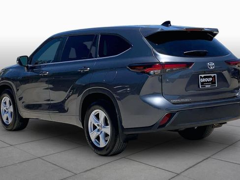 Used 2024 Toyota Highlander LE FWD image 12