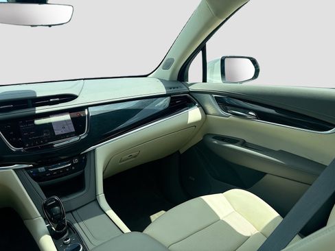 Used 2024 Cadillac XT6 Premium Luxury w/ Technology Package FWD image 25