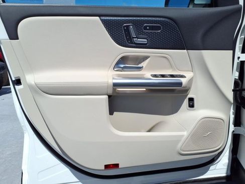 Used 2025 Mercedes-Benz GLA 250 4MATIC image 12