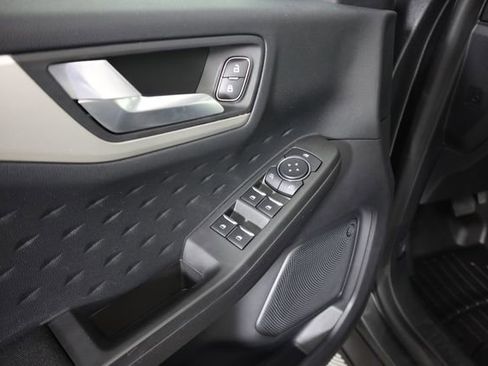 Used 2020 Ford Escape SE image 30