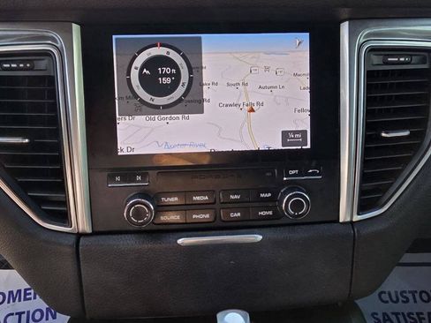 Used 2018 Porsche Macan AWD/4WD image 20