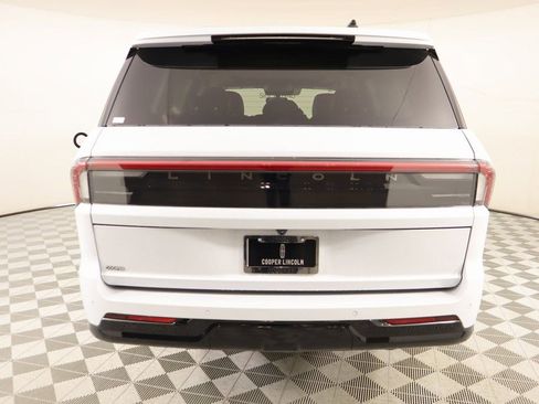 New 2025 Lincoln Navigator Reserve image 23