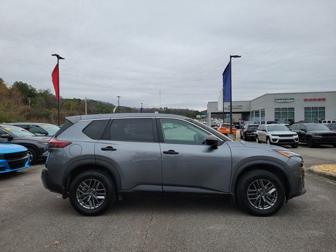 Used 2022 Nissan Rogue S image 2