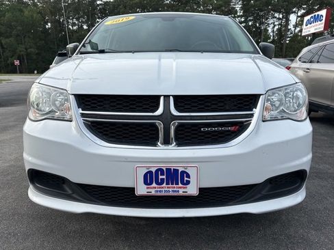 Used 2019 Dodge Grand Caravan SE image 2
