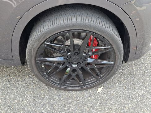 Used 2019 Maserati Levante Trofeo image 8