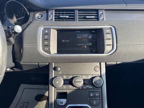 Used 2019 Land Rover Range Rover Evoque SE Premium image 23