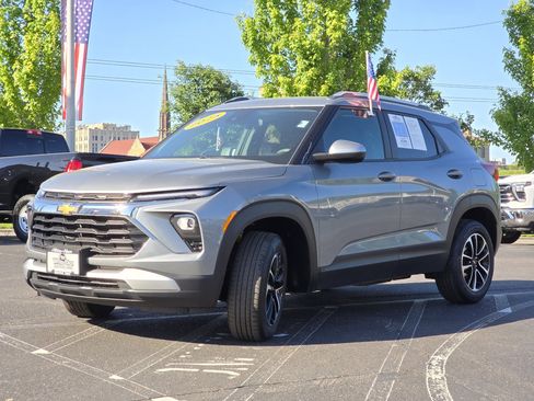 Used 2025 Chevrolet TrailBlazer LT AWD/4WD image 17