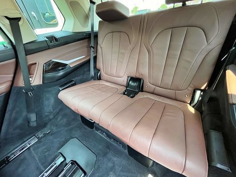 Used 2020 BMW X7 xDrive40i w/ Premium Package AWD/4WD image 48