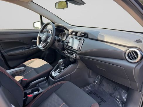 Used 2022 Nissan Versa SR FWD image 32
