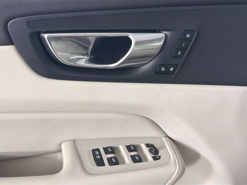 Certified 2023 Volvo XC60 B5 Plus w/ Climate Package AWD/4WD image 18