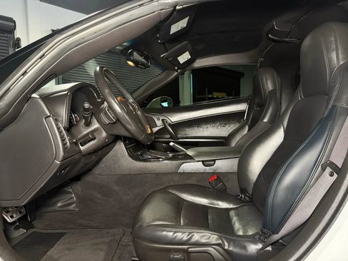 Used 2011 Chevrolet Corvette Coupe w/ 1LT RWD image 9