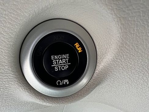 Used 2023 Chrysler Voyager LX image 25