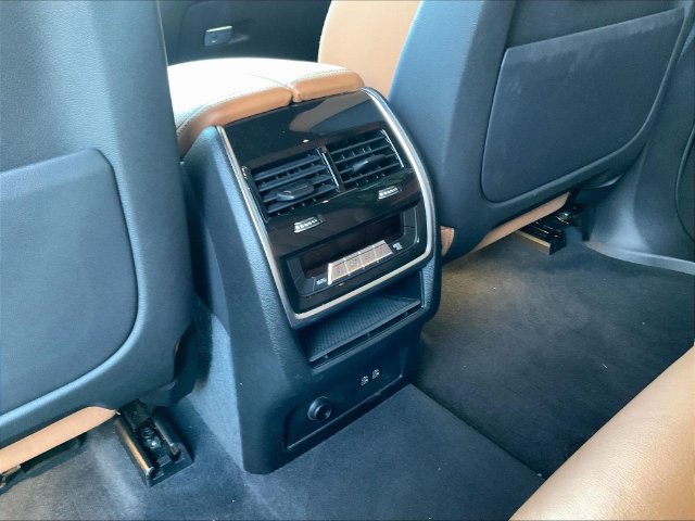 Used 2022 BMW X7 xDrive40i w/ M Sport Package AWD/4WD image 12