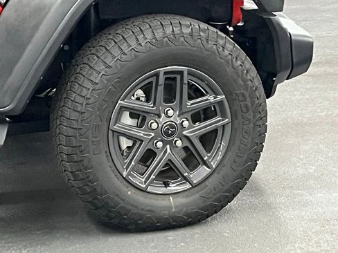 Used 2021 Jeep Wrangler Unlimited Sport image 31