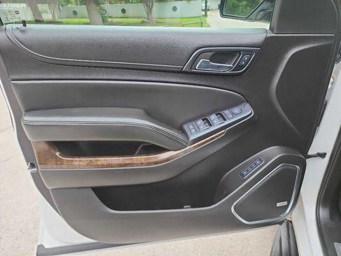 Used 2015 Chevrolet Suburban LT RWD image 12