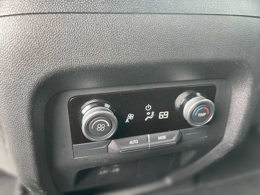 Used 2025 Buick Enclave Preferred AWD/4WD image 41