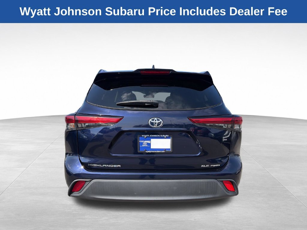 Used 2021 Toyota Highlander XLE AWD/4WD image 8