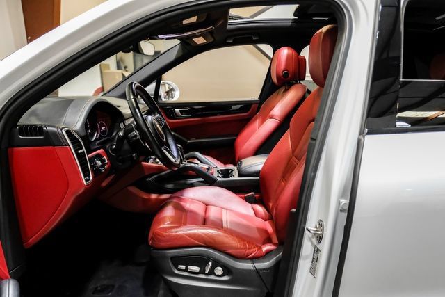 Used 2019 Porsche Cayenne AWD/4WD image 4
