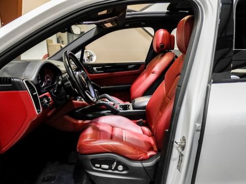 Used 2019 Porsche Cayenne AWD/4WD image 4
