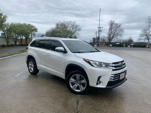 Used 2017 Toyota Highlander Limited image 2