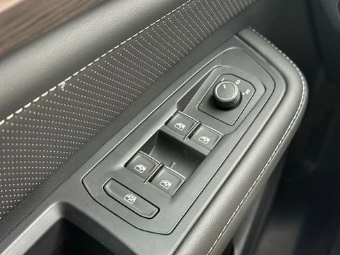 Used 2025 Volkswagen Atlas SEL image 22