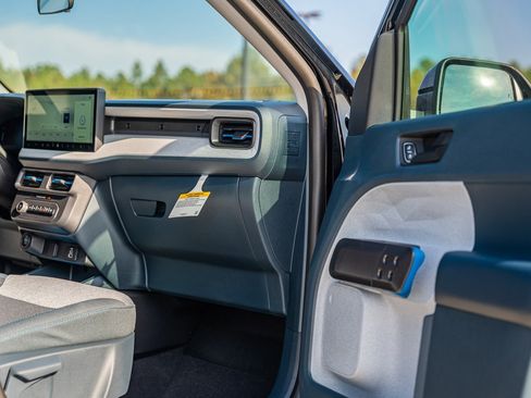 New 2025 Ford Maverick XLT w/ XLT Luxury Package image 8