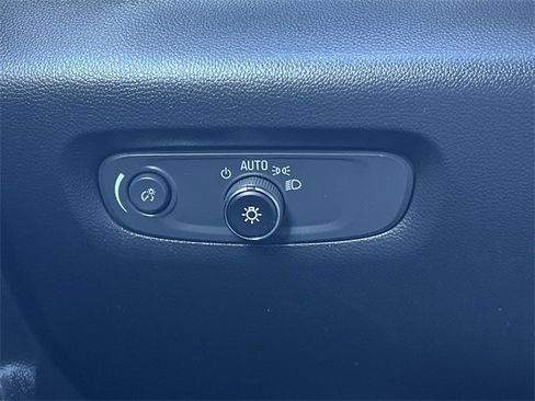 Used 2023 Chevrolet Traverse LS image 21