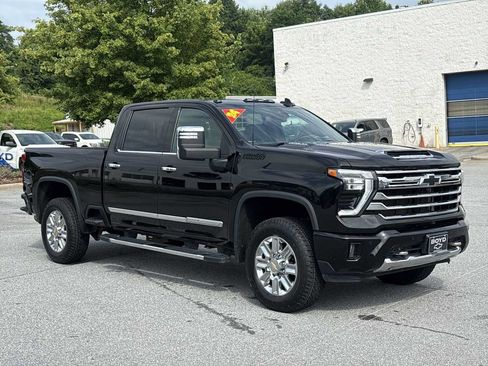 Used 2024 Chevrolet Silverado 2500 High Country w/ LPO, Dark Essentials Package AWD/4WD image 4