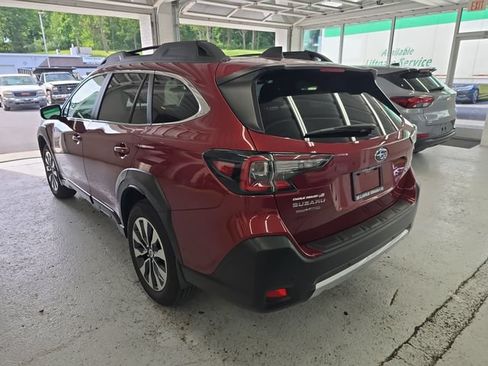 Used 2025 Subaru Outback Limited AWD/4WD image 3