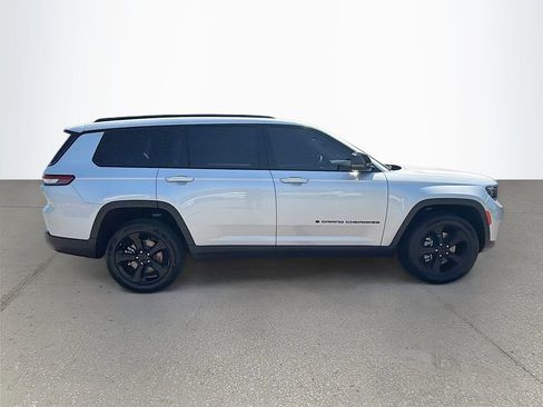 Used 2023 Jeep Grand Cherokee L Limited w/ Black Appearance Package RWD image 3