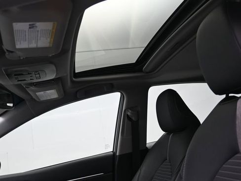 Used 2018 Toyota Camry SE w/ Moonroof Package image 21