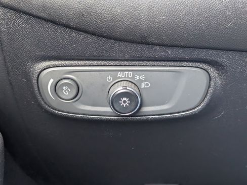 Used 2018 Chevrolet Equinox LT image 6