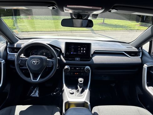 Used 2024 Toyota RAV4 SE w/ Convenience Package AWD/4WD image 21