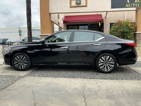 Used 2024 Nissan Altima 2.5 SV FWD image 8