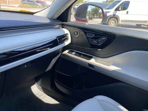 Used 2026 Lincoln Aviator AWD image 30
