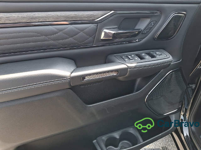 Used 2025 RAM 1500 Limited AWD/4WD image 12