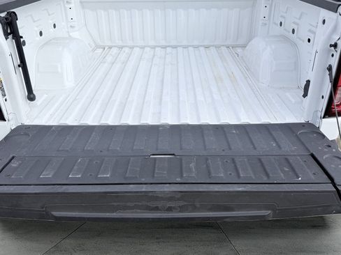 Used 2025 GMC Sierra 1500 SLT image 17