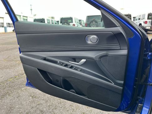 Used 2025 Hyundai Elantra SEL image 20