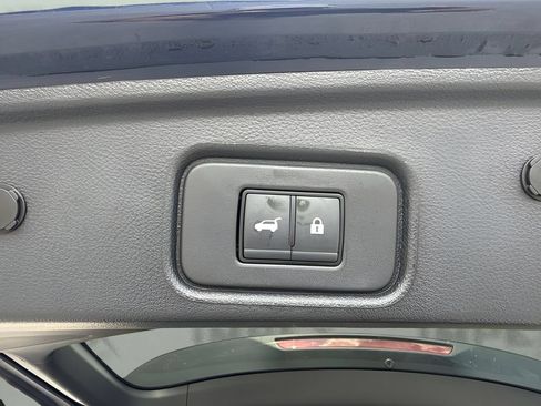 Used 2025 Nissan Pathfinder SV FWD image 25