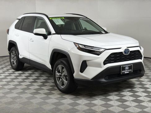Used 2024 Toyota RAV4 LE image 7
